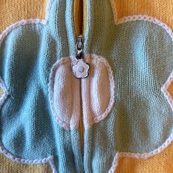 Hartstrings Sweater Hoodie - Picture 3 of 16